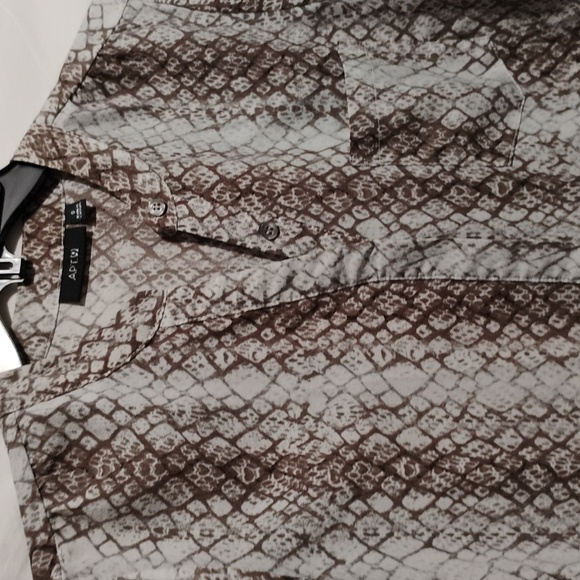 NWOT Apt. 9 Button Up Snakeskin Print Hi Lo Blouse Sz.S Oversized - Picture 6 of 11